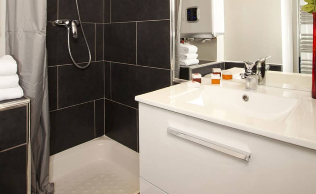 banheiro de apart hotel em Aix-en-Provence